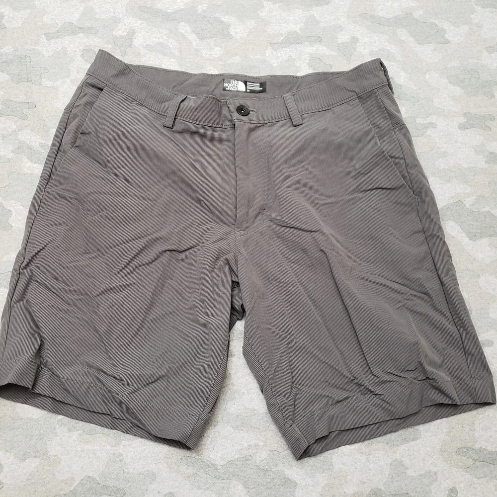 The North Face Shorts Men's 34 Gray Lightweight Pockets Bermuda Hiking Travel‎